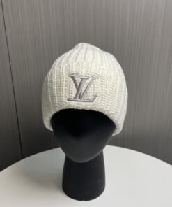 LV 原單針織毛帽 奶白色立體刺繡Logo款