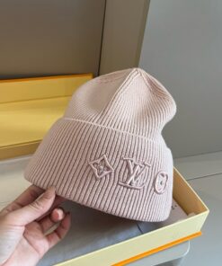 LV 高仿毛線針織帽 淡粉Logo刺繡款 溫柔奶油風格