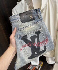 LV高仿牛仔褲塗鴉Logo後袋設計街頭風水洗質感