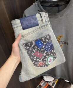 LV高仿牛仔褲拼布貼章設計復古街頭圖騰元素款