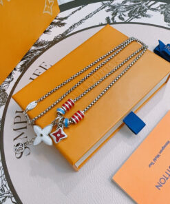 LV 原單Monogram花吊飾條紋珠飾項鍊潮流百搭人氣推薦