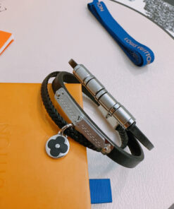 LV A貨黑色皮繩鋼飾雙圈手鍊Monogram花吊飾潮流推薦