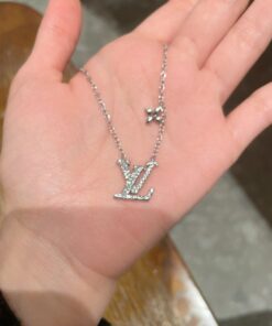 LV 高仿水鑽字母項鍊 閃耀LV吊墜設計