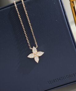 LV 高仿晶鑽四瓣花吊墜項鍊 鏤空精緻款式