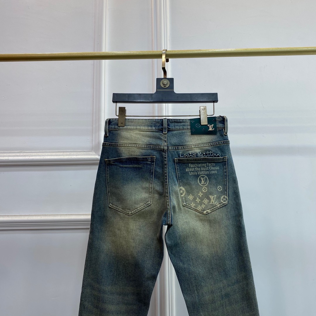LV 高仿水洗牛仔褲 復古刷色印花款 潮流男褲｜歐美奢侈品精品推薦