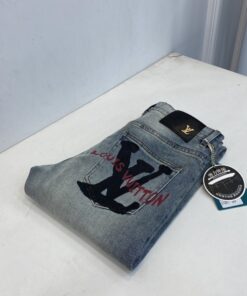 LV 精品仿製水洗牛仔褲 後袋大Logo街頭風