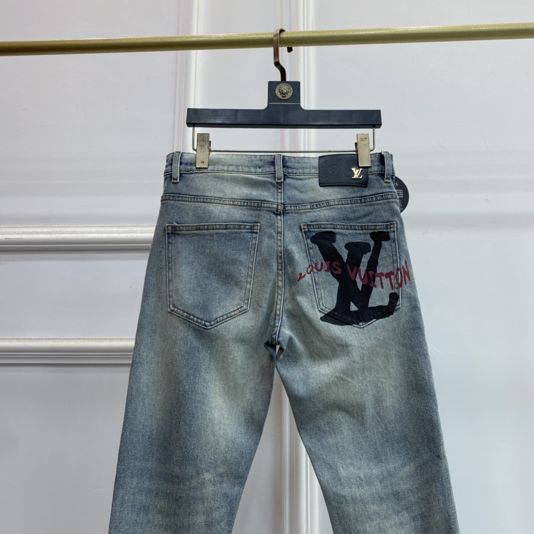 LV 精品仿製水洗牛仔褲 後袋大Logo街頭風｜歐美奢侈品精品推薦