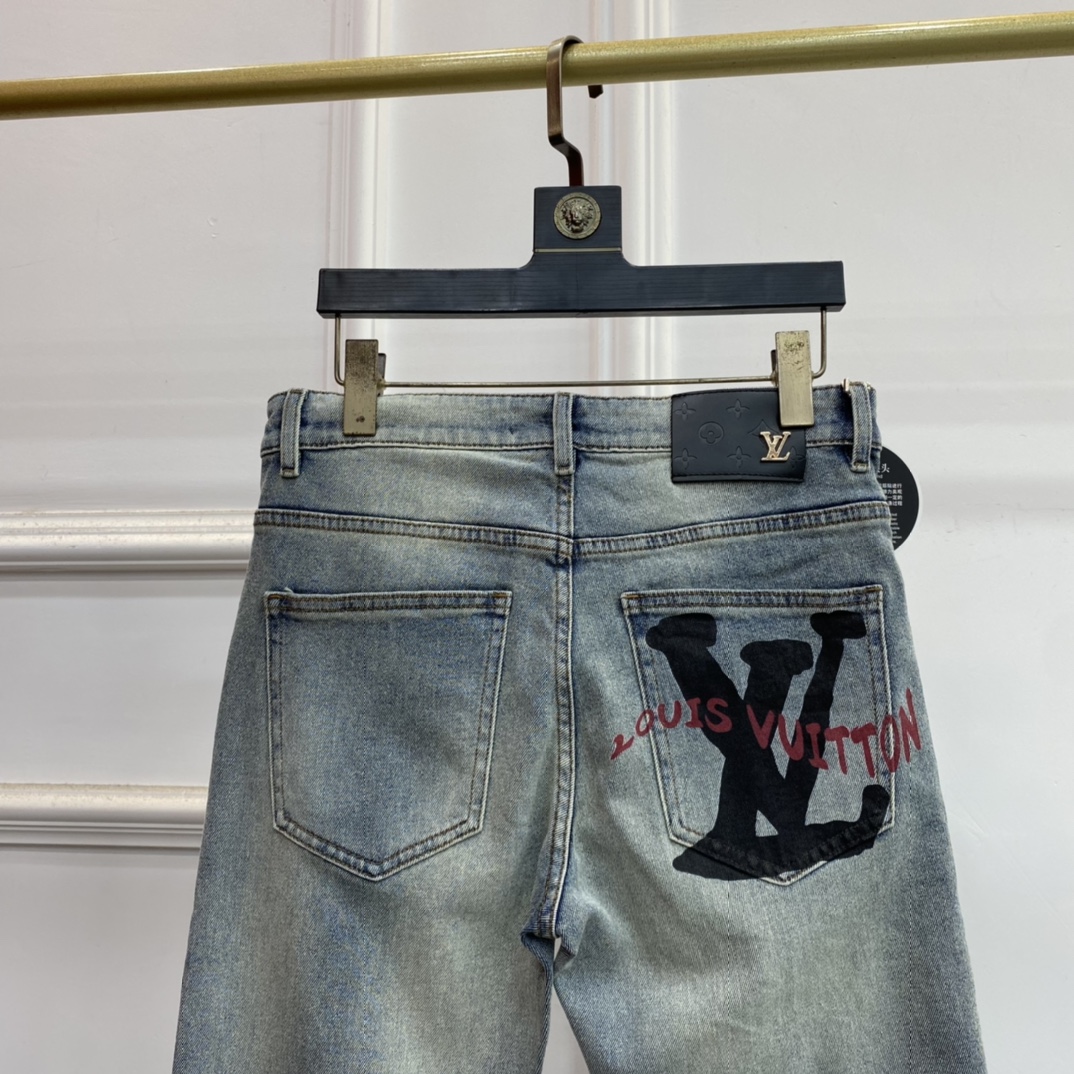 LV 精品仿製水洗牛仔褲 後袋大Logo街頭風｜歐美奢侈品精品推薦