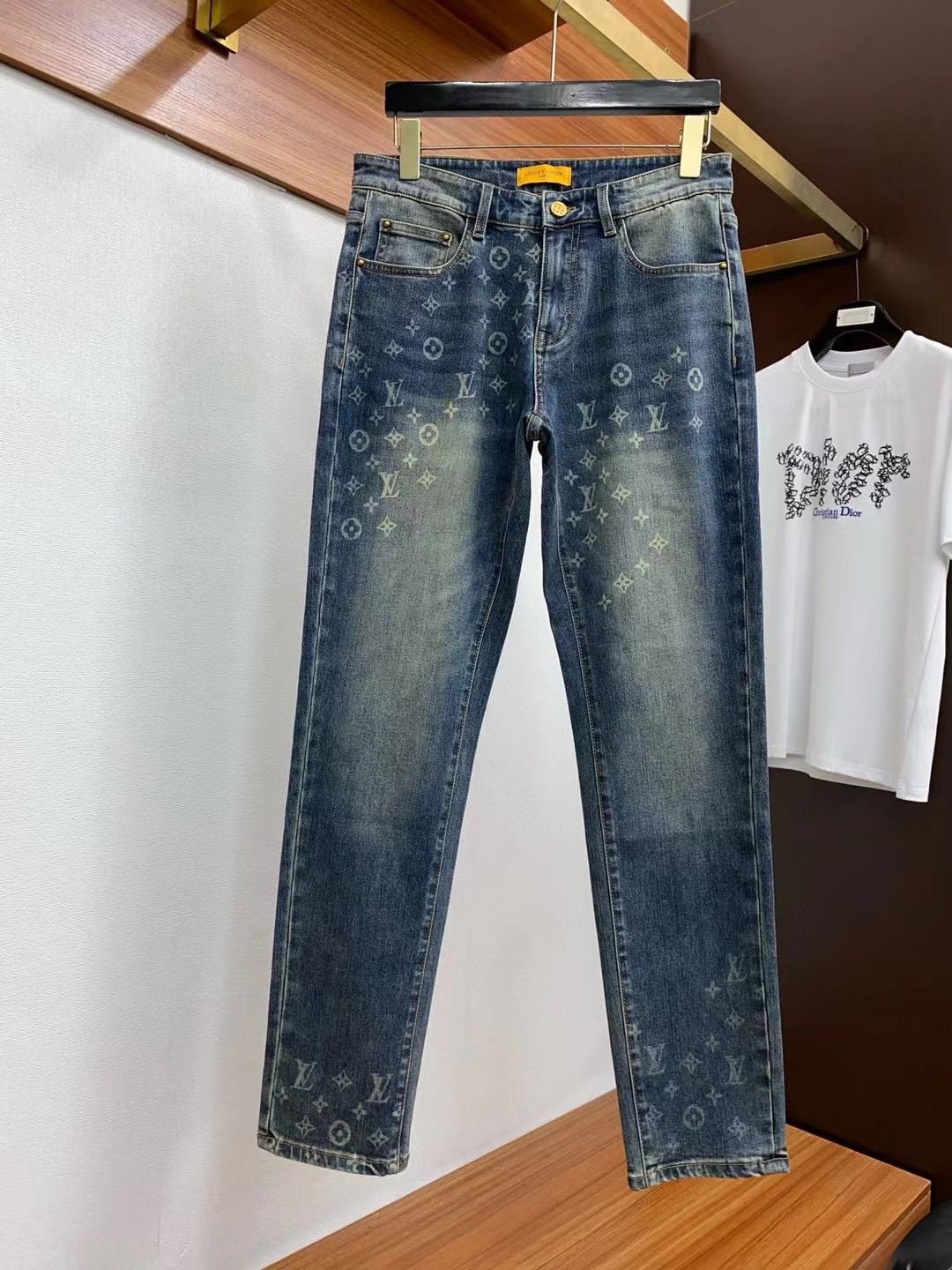 LV 高仿丹寧褲 漸層水洗老花 簡約標誌款｜歐美奢侈品精品推薦