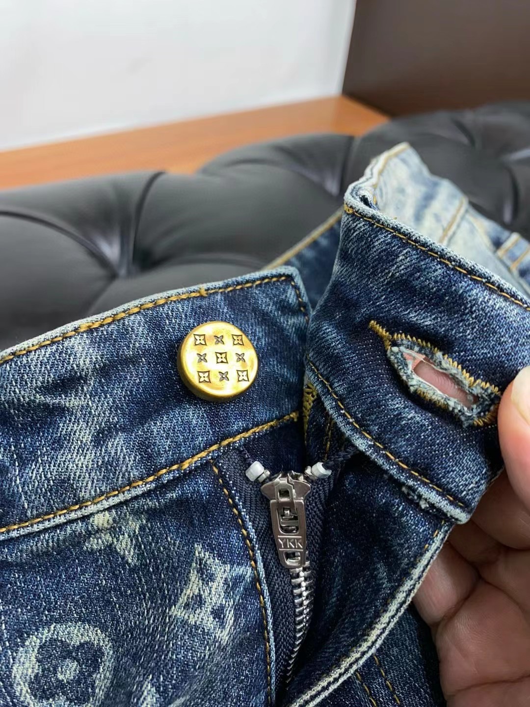 LV 高仿丹寧褲 漸層水洗老花 簡約標誌款｜歐美奢侈品精品推薦