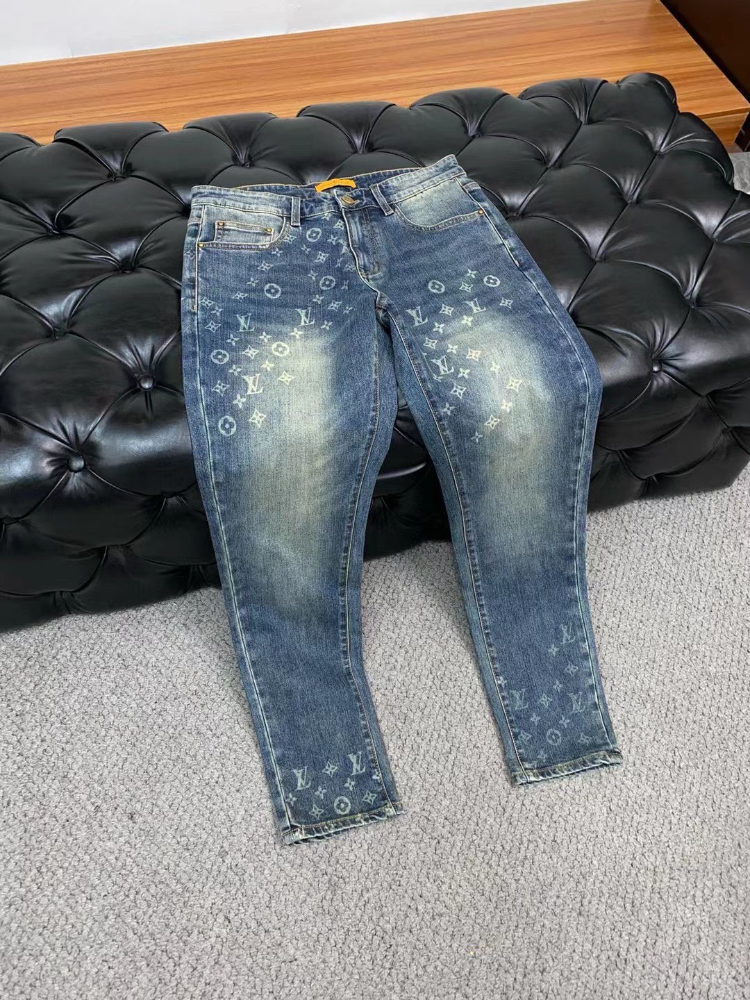LV 高仿丹寧褲 漸層水洗老花 簡約標誌款｜歐美奢侈品精品推薦