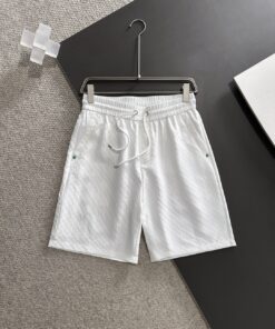 LV高仿白色立體壓紋短褲 夏日清爽男裝款 修身剪裁百搭