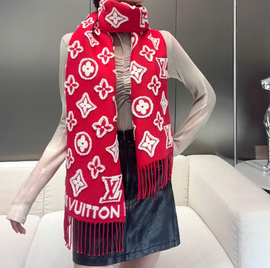 LV A貨紅色LOGO羊毛圍巾冬季保暖百搭流行時尚單品推薦｜歐美奢侈品精品推薦