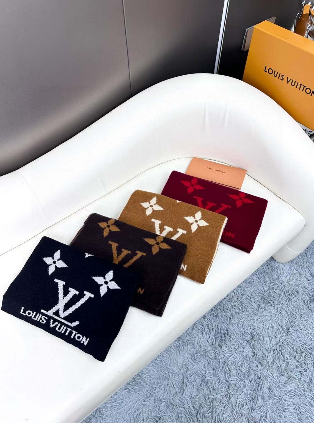 LV 一比一酒紅色經典花紋圍巾秋冬保暖百搭女款氣質圍脖｜歐美奢侈品精品推薦