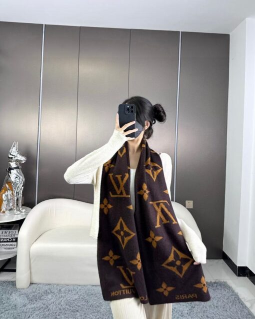 LV 原單咖啡色經典Monogram大花圍巾秋冬百搭保暖人氣款