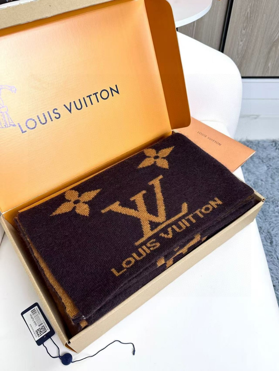 LV 原單咖啡色經典Monogram大花圍巾秋冬百搭保暖人氣款｜歐美奢侈品精品推薦