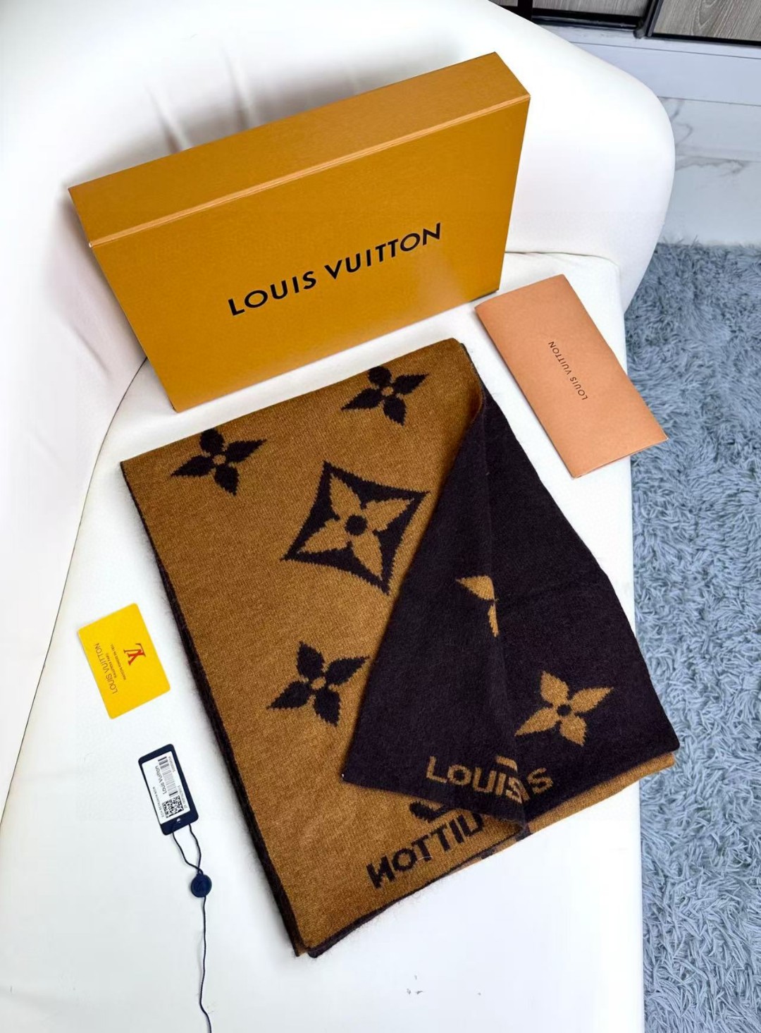 LV 原單咖啡色經典Monogram大花圍巾秋冬百搭保暖人氣款｜歐美奢侈品精品推薦