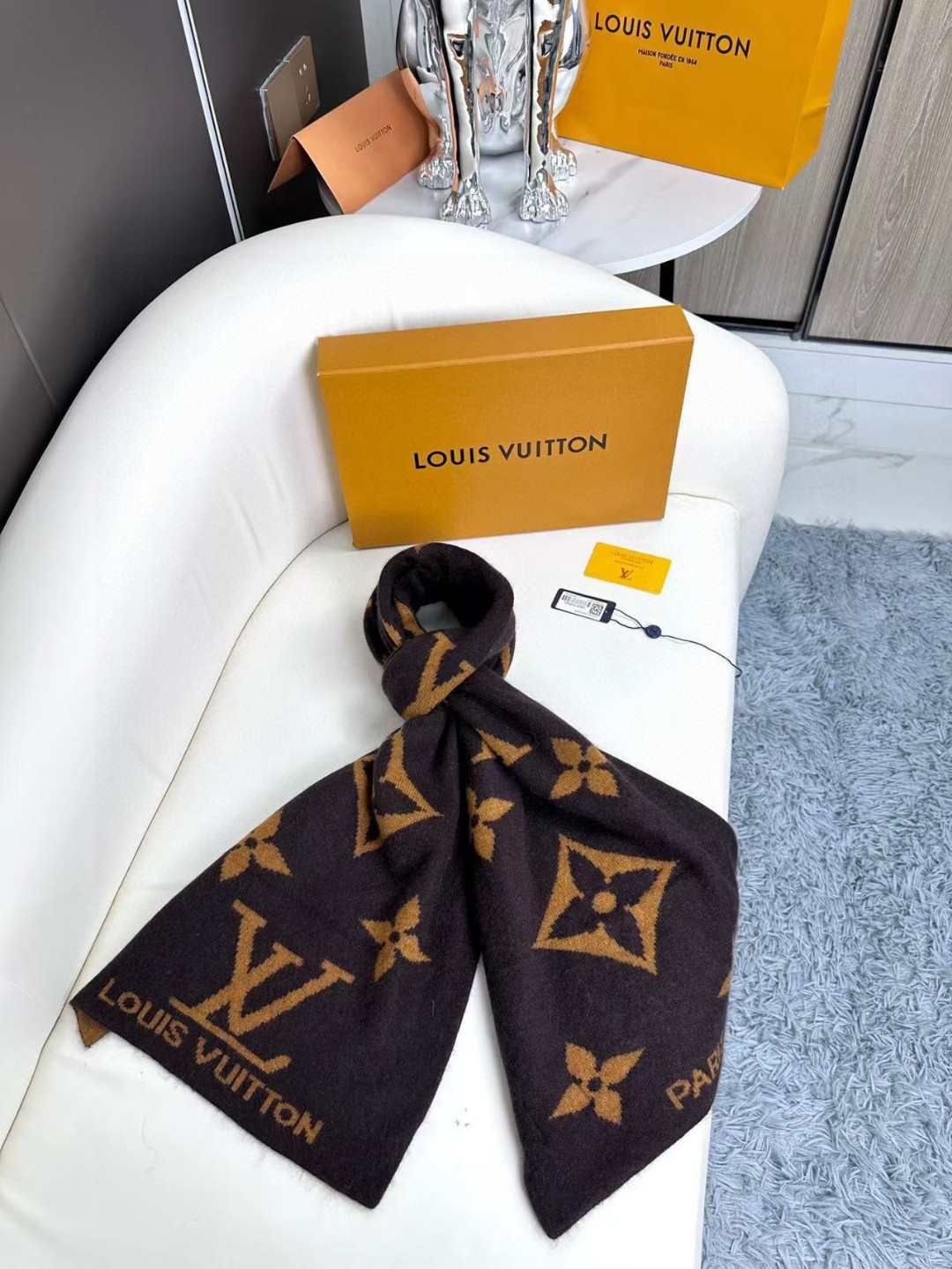 LV 原單咖啡色經典Monogram大花圍巾秋冬百搭保暖人氣款｜歐美奢侈品精品推薦