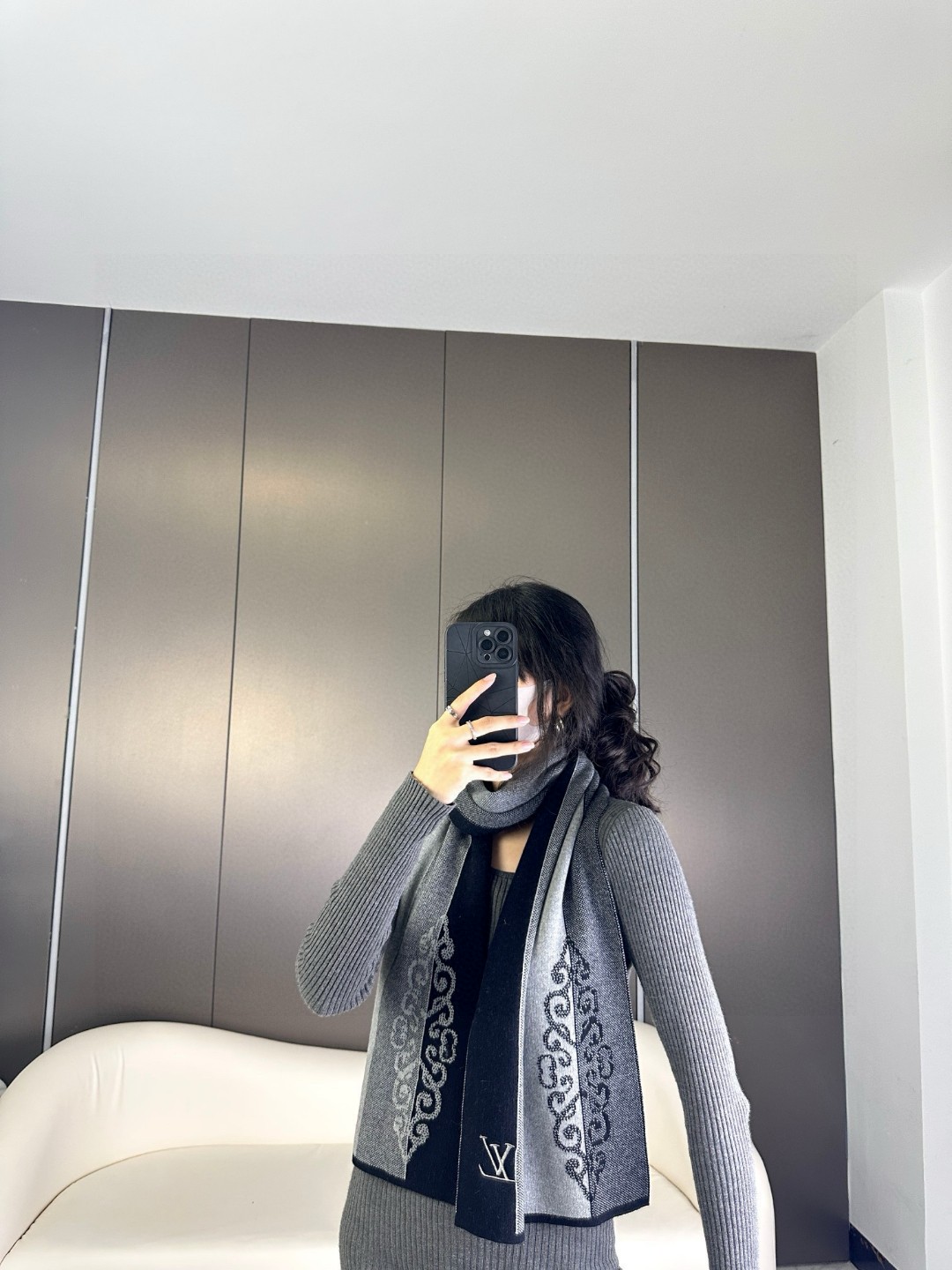 LV 一比一深灰拼色Logo羊毛圍巾秋冬百搭氣質款型男必備｜歐美奢侈品精品推薦
