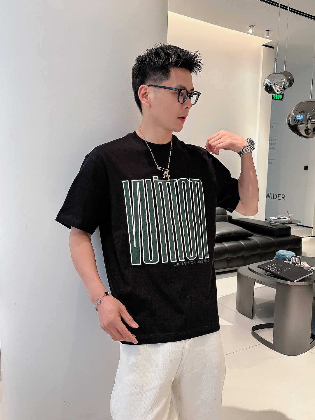 LV 一比一黑色字母印花T恤潮流百搭男士短袖T恤｜歐美奢侈品精品推薦