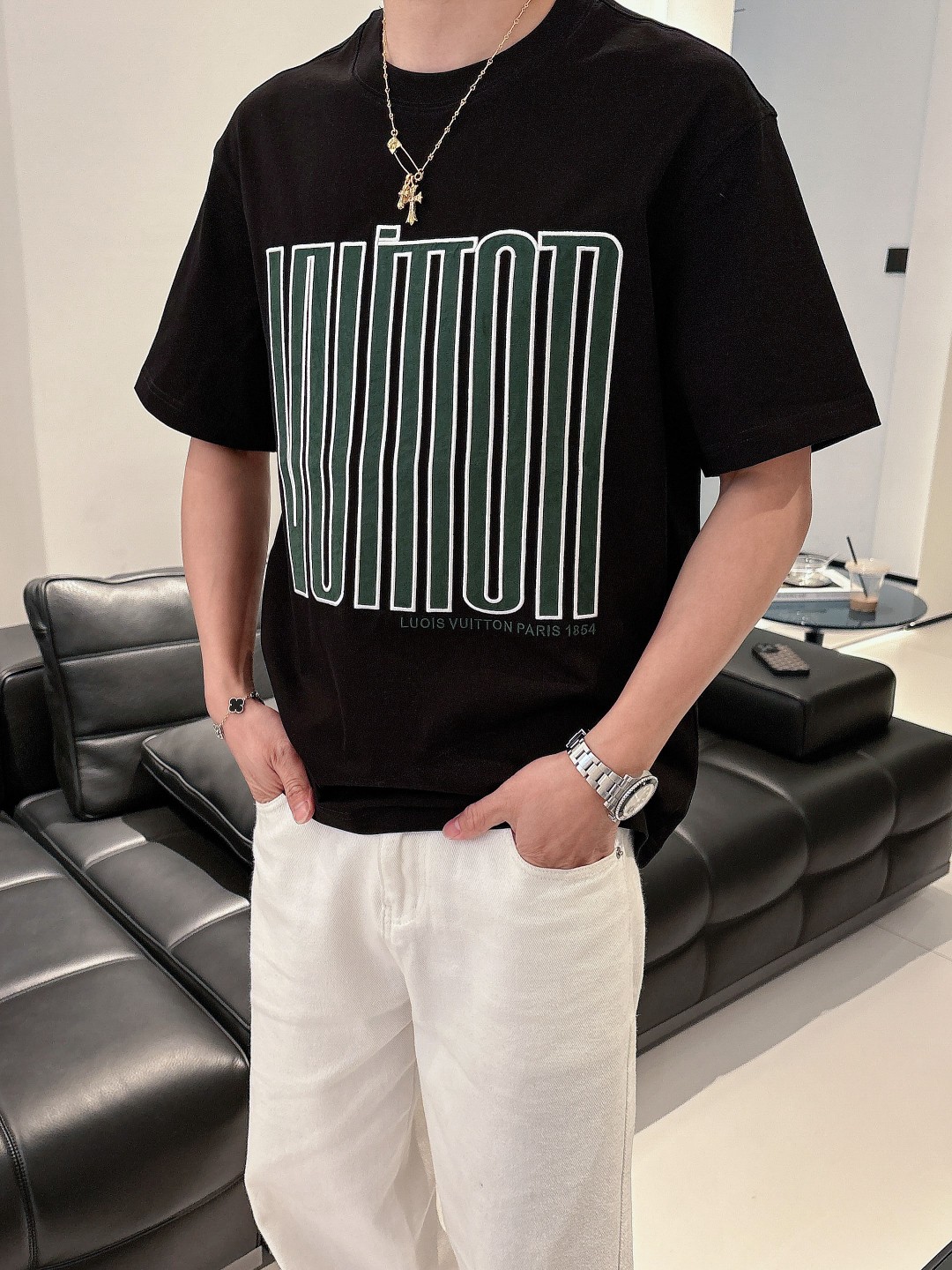 LV 一比一黑色字母印花T恤潮流百搭男士短袖T恤｜歐美奢侈品精品推薦