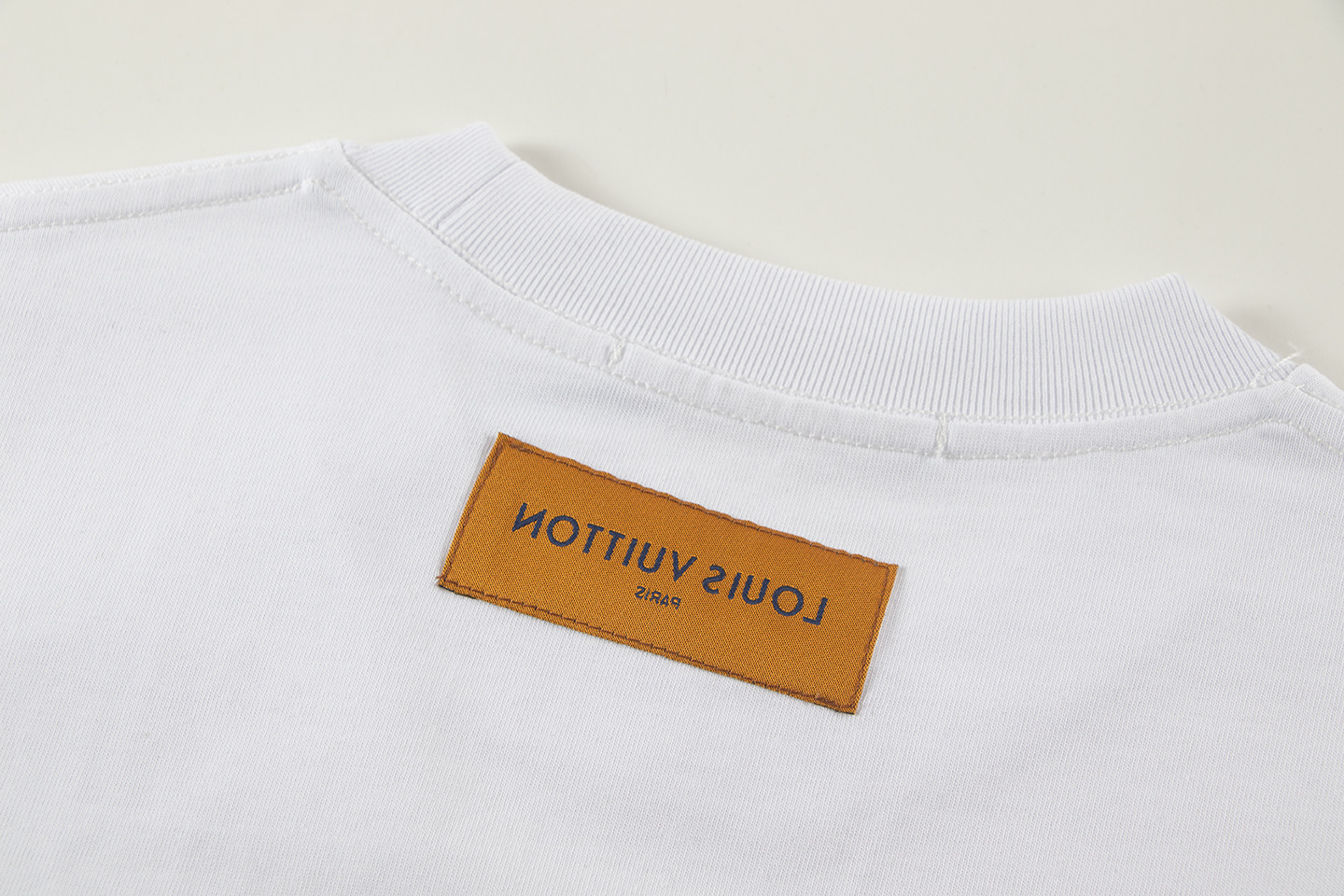 LV一比一黑色壓紋T恤簡約風百搭款短袖上衣｜歐美奢侈品精品推薦