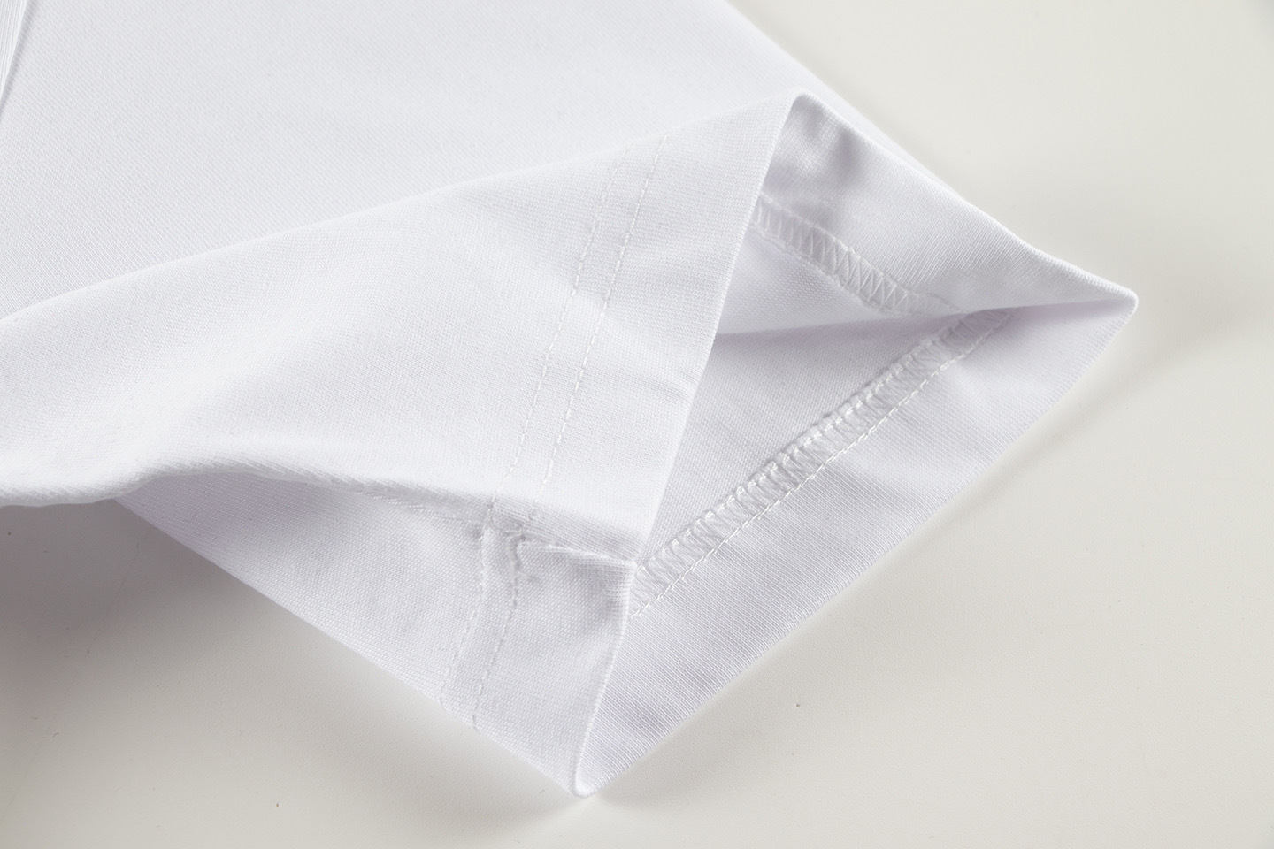 LV高仿白T鏤空立體Logo簡約印花短袖上衣｜歐美奢侈品精品推薦