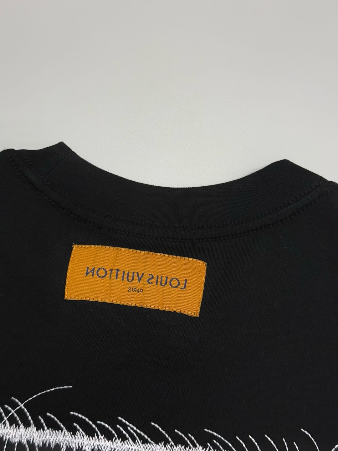 LV高仿Viovers黑色刺繡短T 夏季立體字母T恤｜歐美奢侈品精品推薦