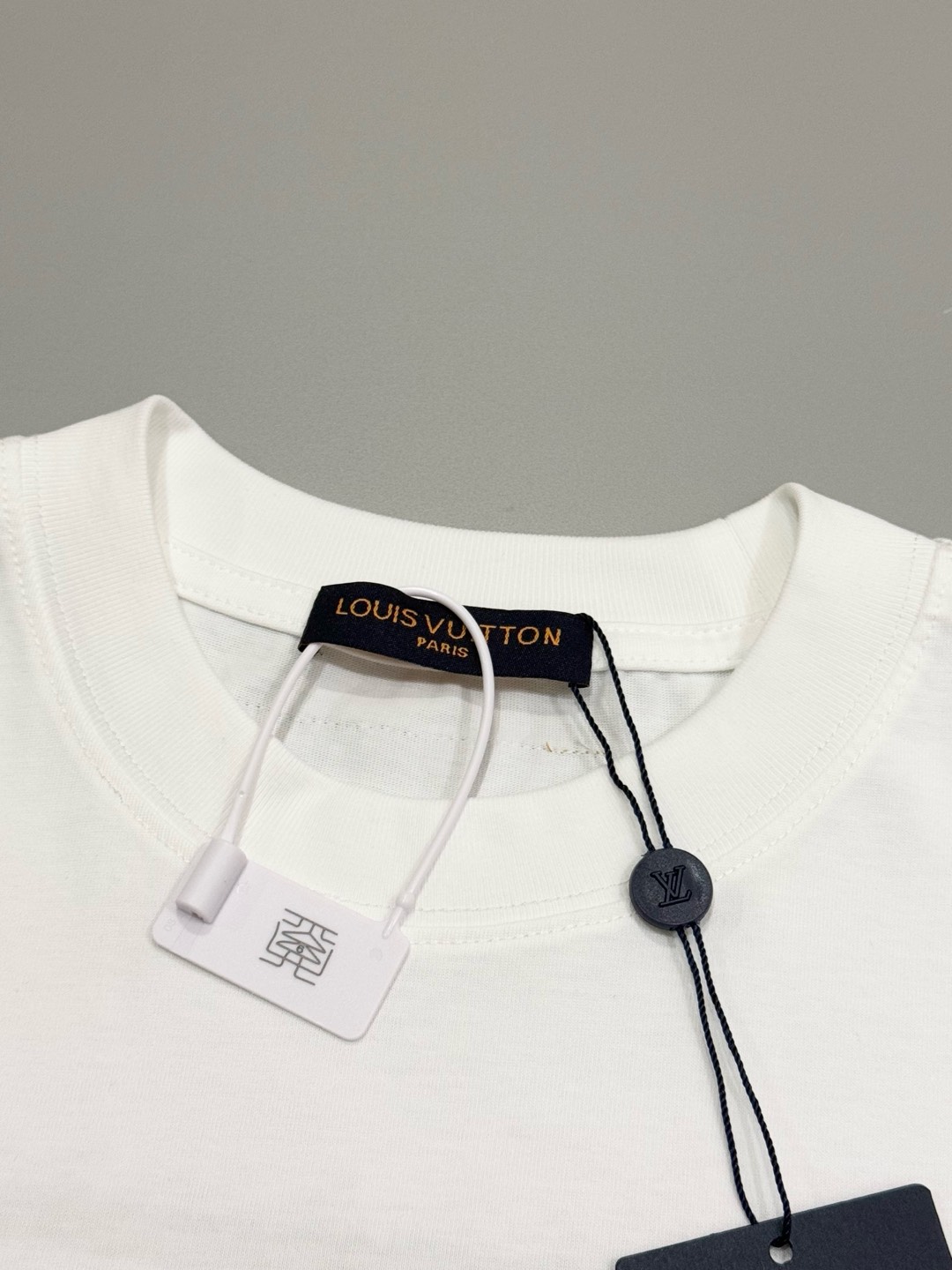 LV高仿Viovers刺繡白T 男款潮流設計短袖