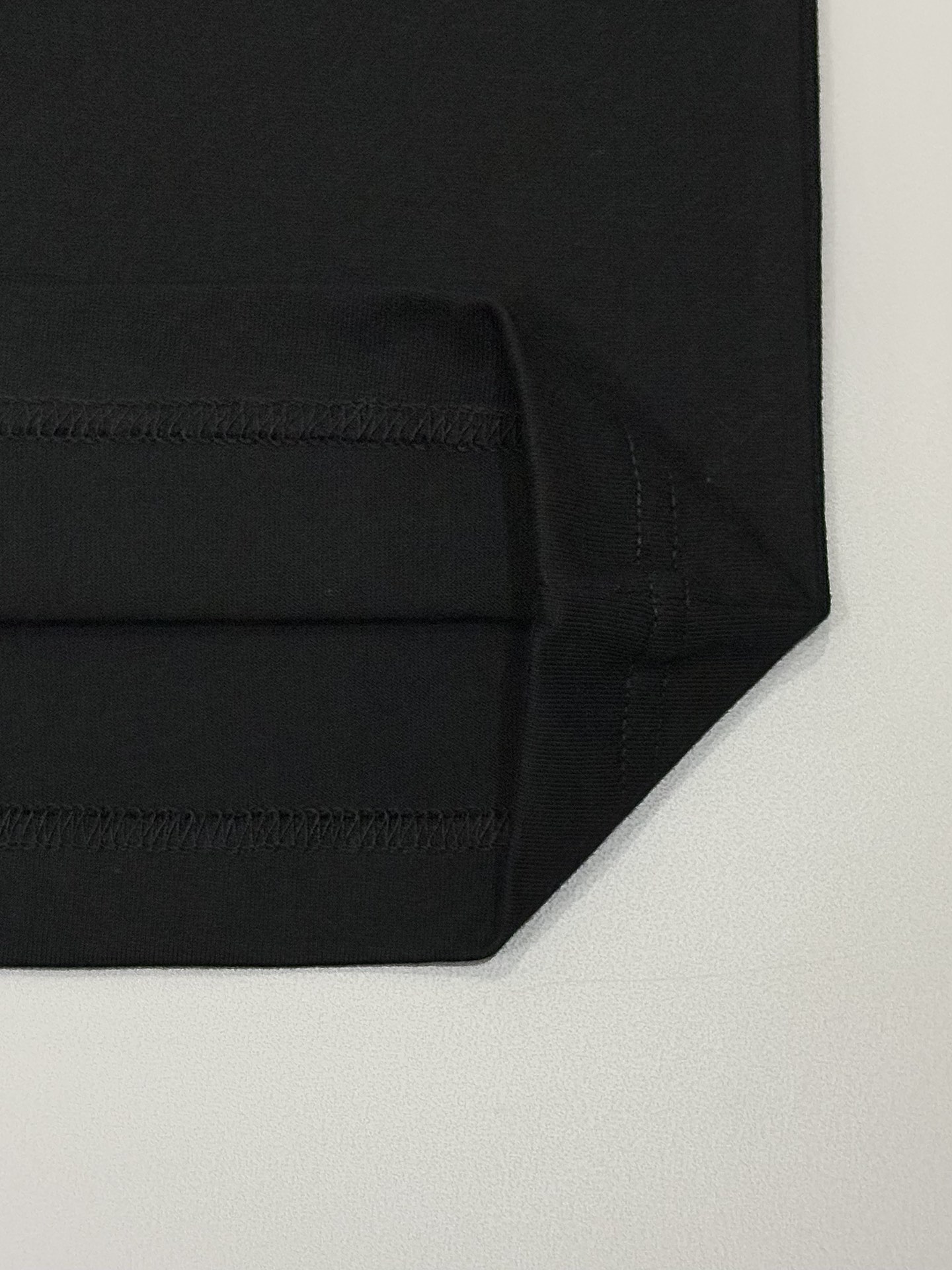 LV高仿黑色天使刺繡短T 小Logo潮流圓領短袖推薦|超A仿原單精品圖片 13 LV高仿黑色天使刺繡短T 小Logo潮流圓領短袖推薦|歐美奢侈品精品推薦