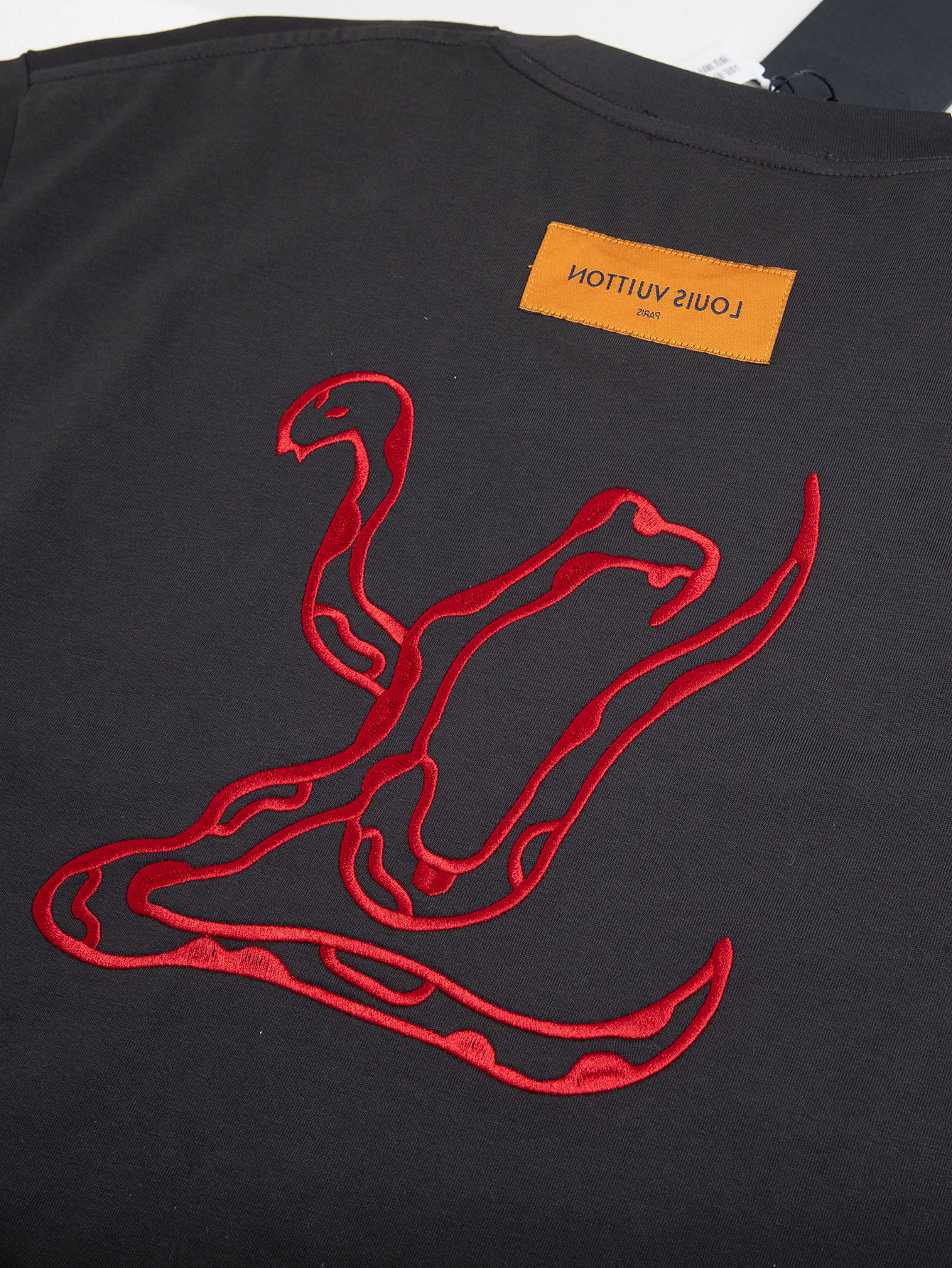 LV A貨短袖T恤 龍紋刺繡設計 黑色潮流款上衣｜歐美奢侈品精品推薦