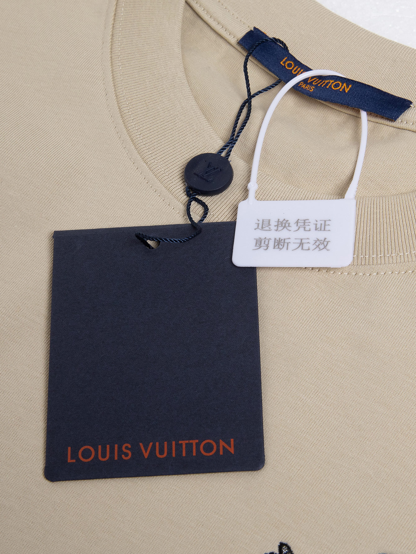 LV 高仿短袖T恤 米色刺繡小圖 寬鬆落肩設計款｜歐美奢侈品精品推薦