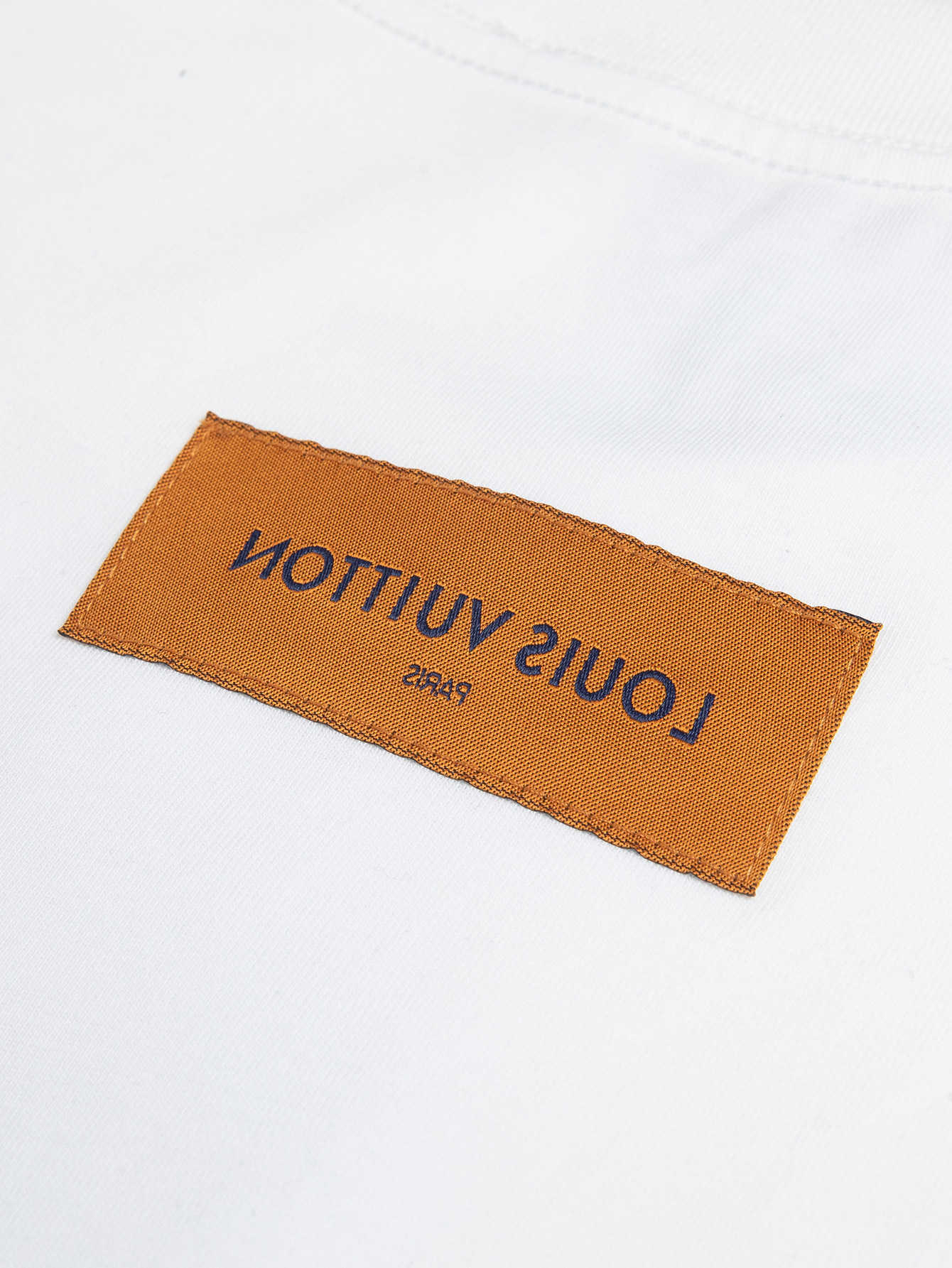 LV 高仿白色短袖T恤 小圖刺繡設計 夏季寬鬆必備款｜歐美奢侈品精品推薦