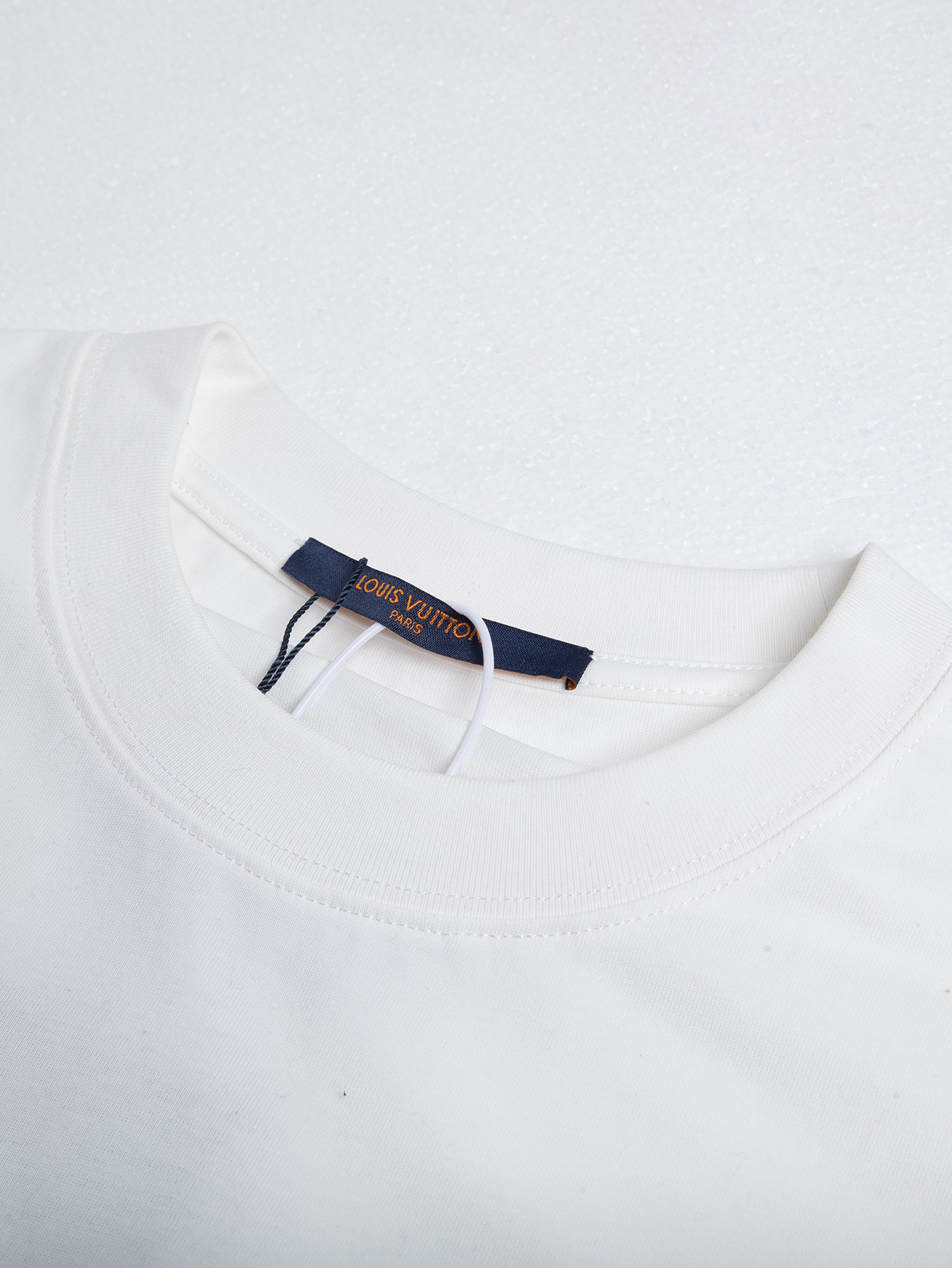 LV 高仿白色短袖T恤 小圖刺繡設計 夏季寬鬆必備款｜歐美奢侈品精品推薦