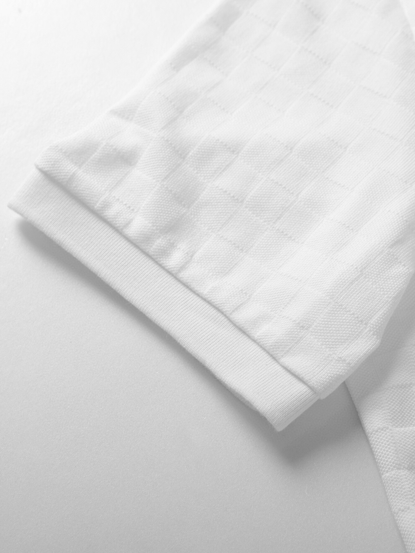 LV 高仿短袖Polo衫 純白壓紋款 低調奢華百搭男裝｜歐美奢侈品精品推薦