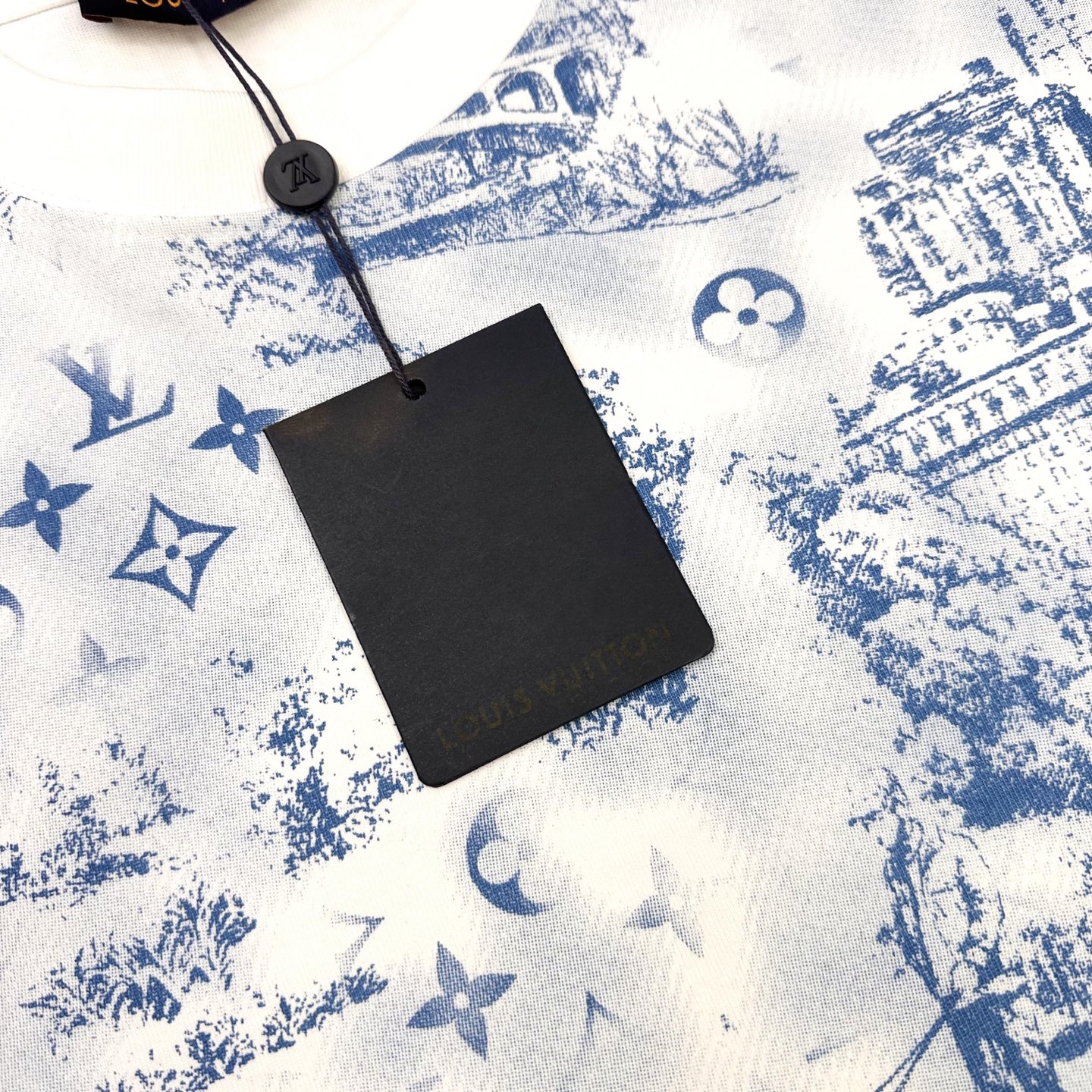 LV 一比一印花短袖 巴黎風格滿版老花T恤｜歐美奢侈品精品推薦