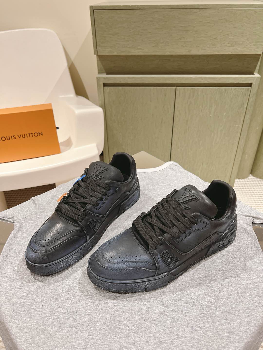 LV A貨黑色全皮運動鞋男士潮流百搭休閒鞋推薦莆田鞋款｜歐美奢侈品精品推薦