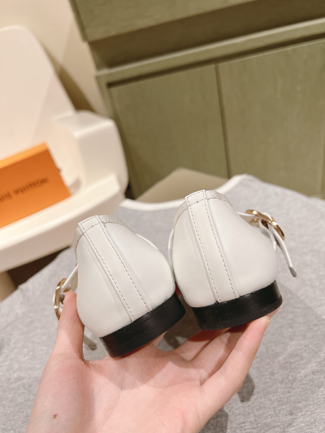LV一比一白色瑪麗珍平底鞋女款復古優雅百搭莆田鞋熱賣款