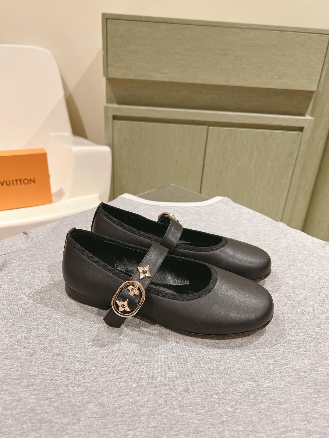 LV一比一黑色瑪麗珍平底鞋女款復古氣質百搭莆田鞋熱銷版｜歐美奢侈品精品推薦