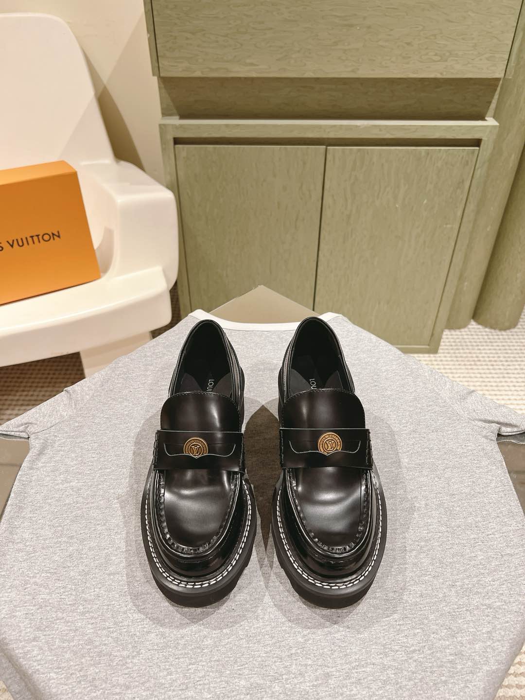 LV原單黑色厚底樂福鞋女款氣質優雅百搭莆田鞋熱賣推薦｜歐美奢侈品精品推薦