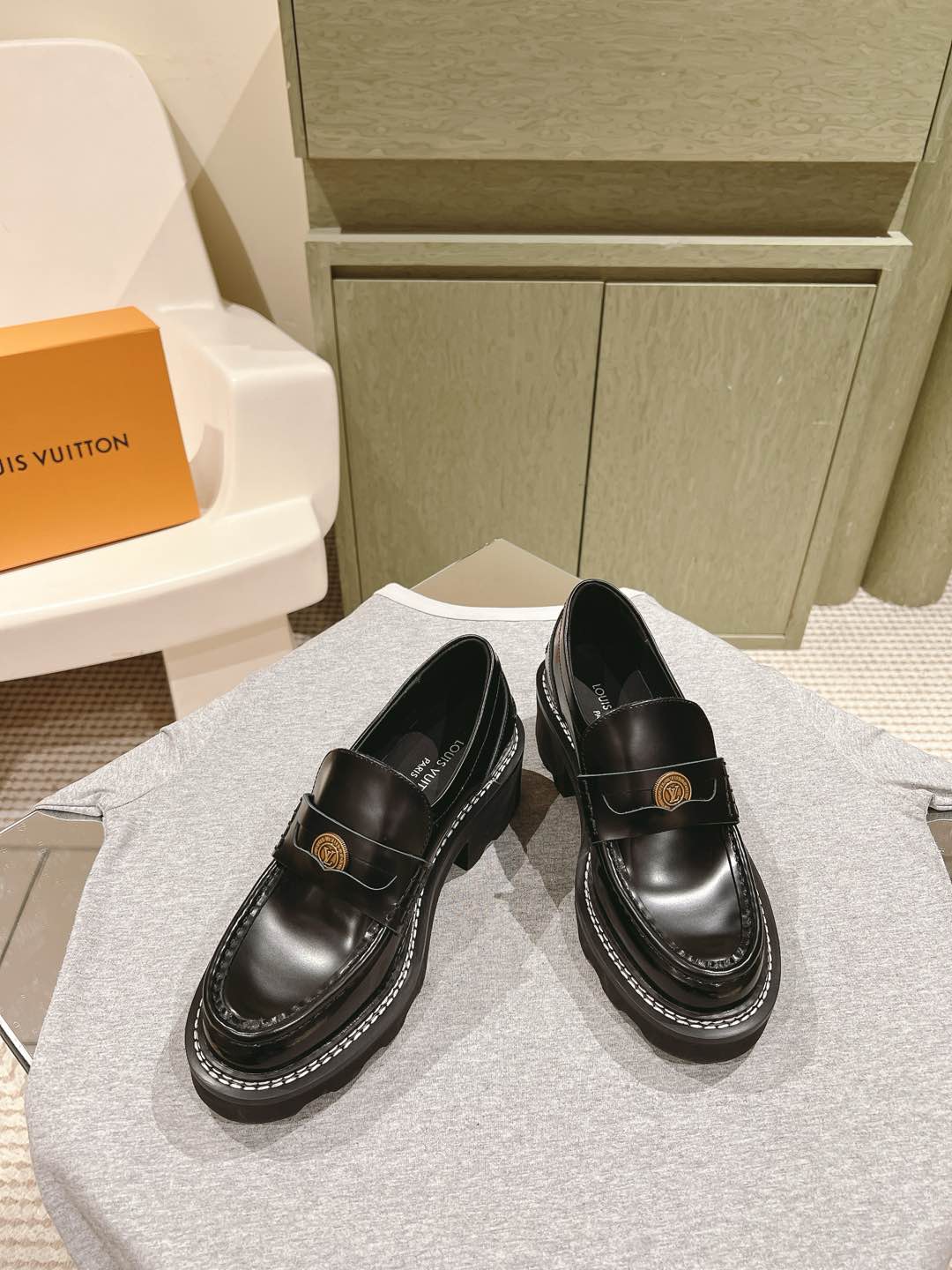 LV原單黑色厚底樂福鞋女款氣質優雅百搭莆田鞋熱賣推薦｜歐美奢侈品精品推薦