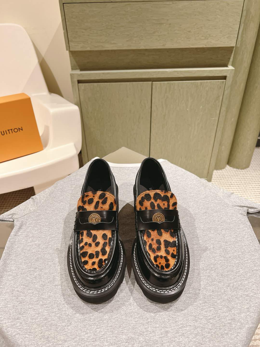 LV精品仿製豹紋厚底樂福鞋時尚潮流女鞋莆田鞋人氣推薦｜歐美奢侈品精品推薦