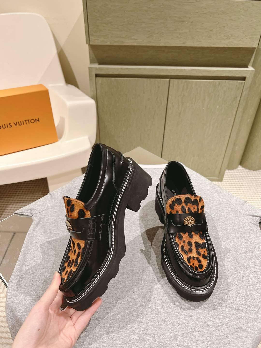 LV精品仿製豹紋厚底樂福鞋時尚潮流女鞋莆田鞋人氣推薦｜歐美奢侈品精品推薦
