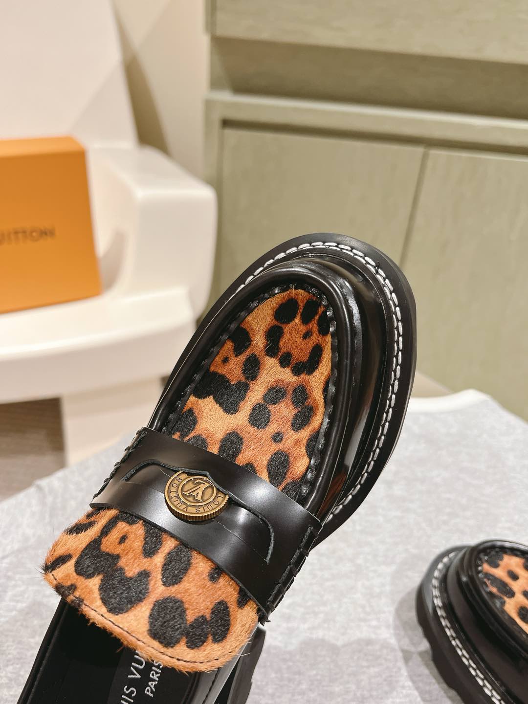 LV精品仿製豹紋厚底樂福鞋時尚潮流女鞋莆田鞋人氣推薦｜歐美奢侈品精品推薦