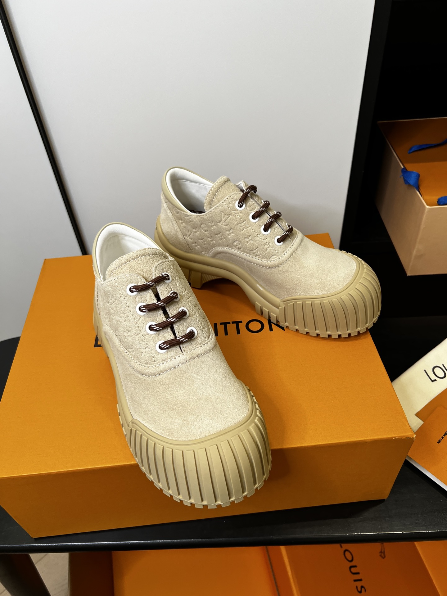 LV一比一米色厚底帆布休閒鞋百搭潮流男女款舒適耐穿｜歐美奢侈品精品推薦