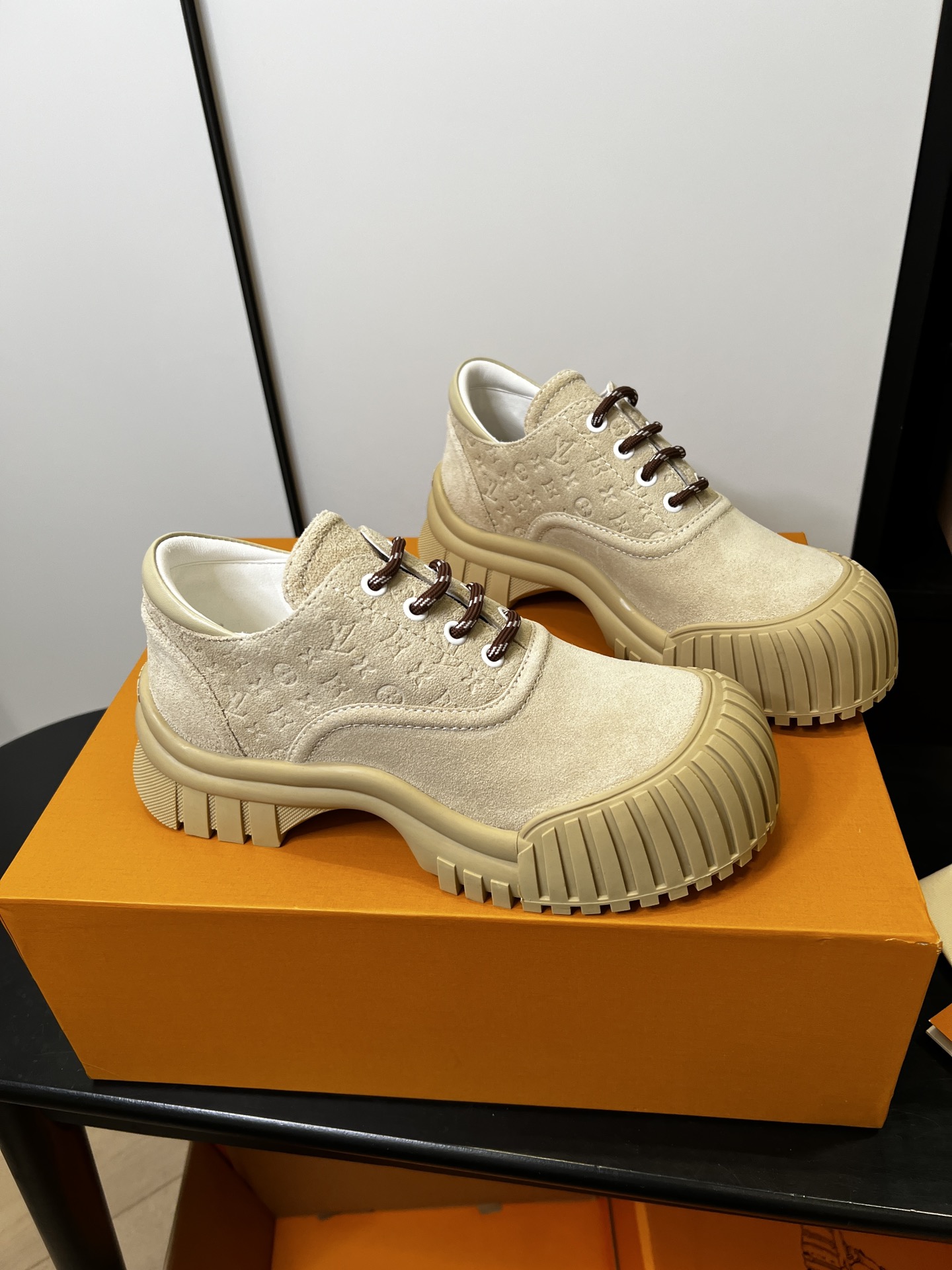 LV一比一米色厚底帆布休閒鞋百搭潮流男女款舒適耐穿｜歐美奢侈品精品推薦