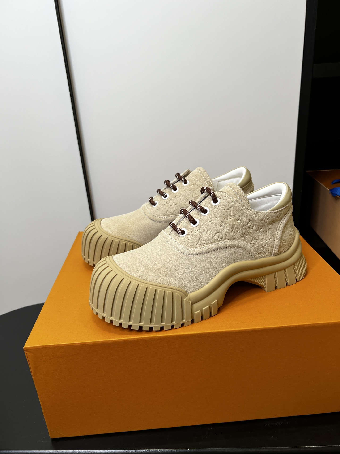 LV一比一米色厚底帆布休閒鞋百搭潮流男女款舒適耐穿｜歐美奢侈品精品推薦