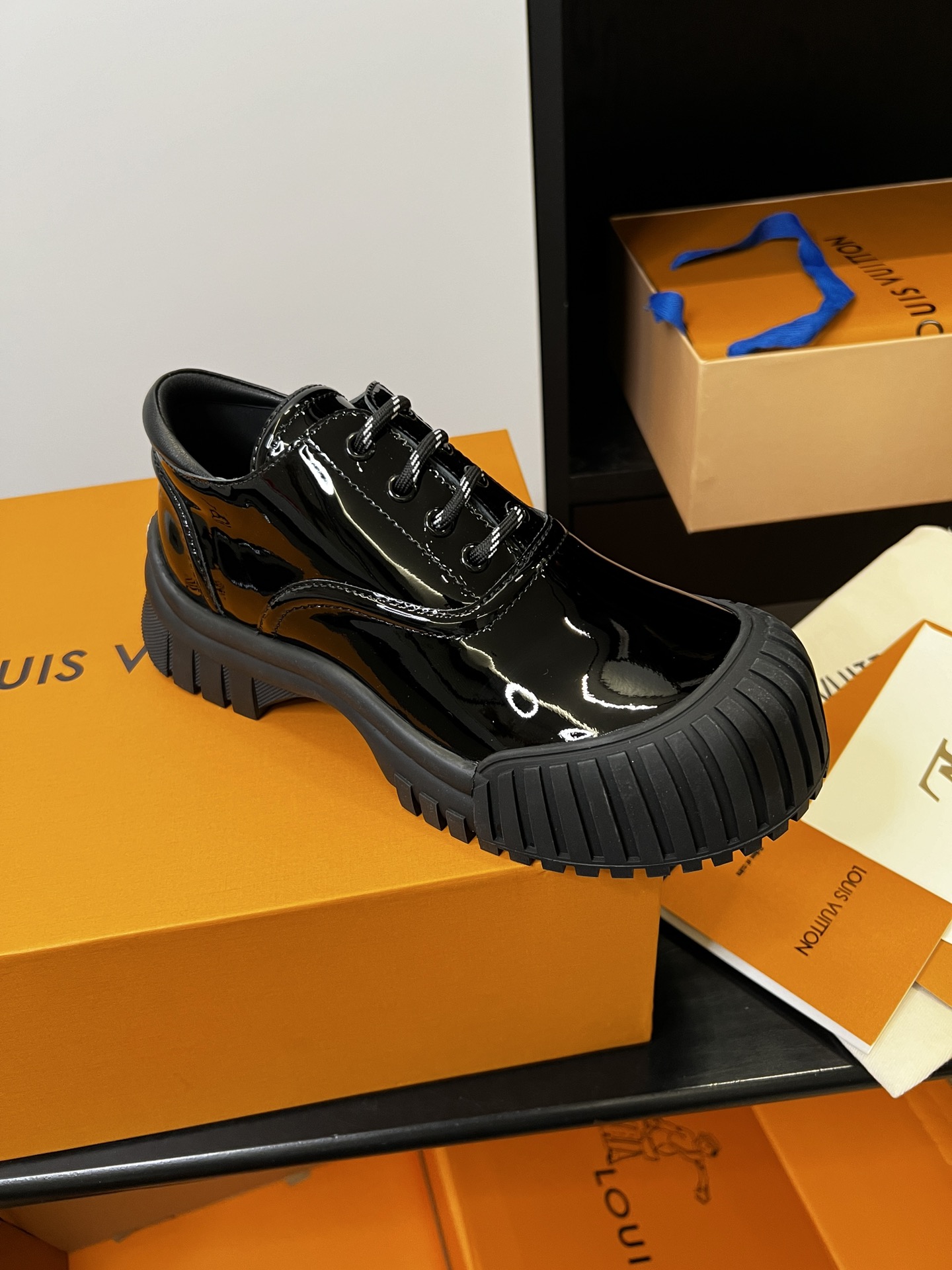 LV A貨黑色亮面厚底休閒鞋潮流個性男女款百搭時尚鞋推薦｜歐美奢侈品精品推薦