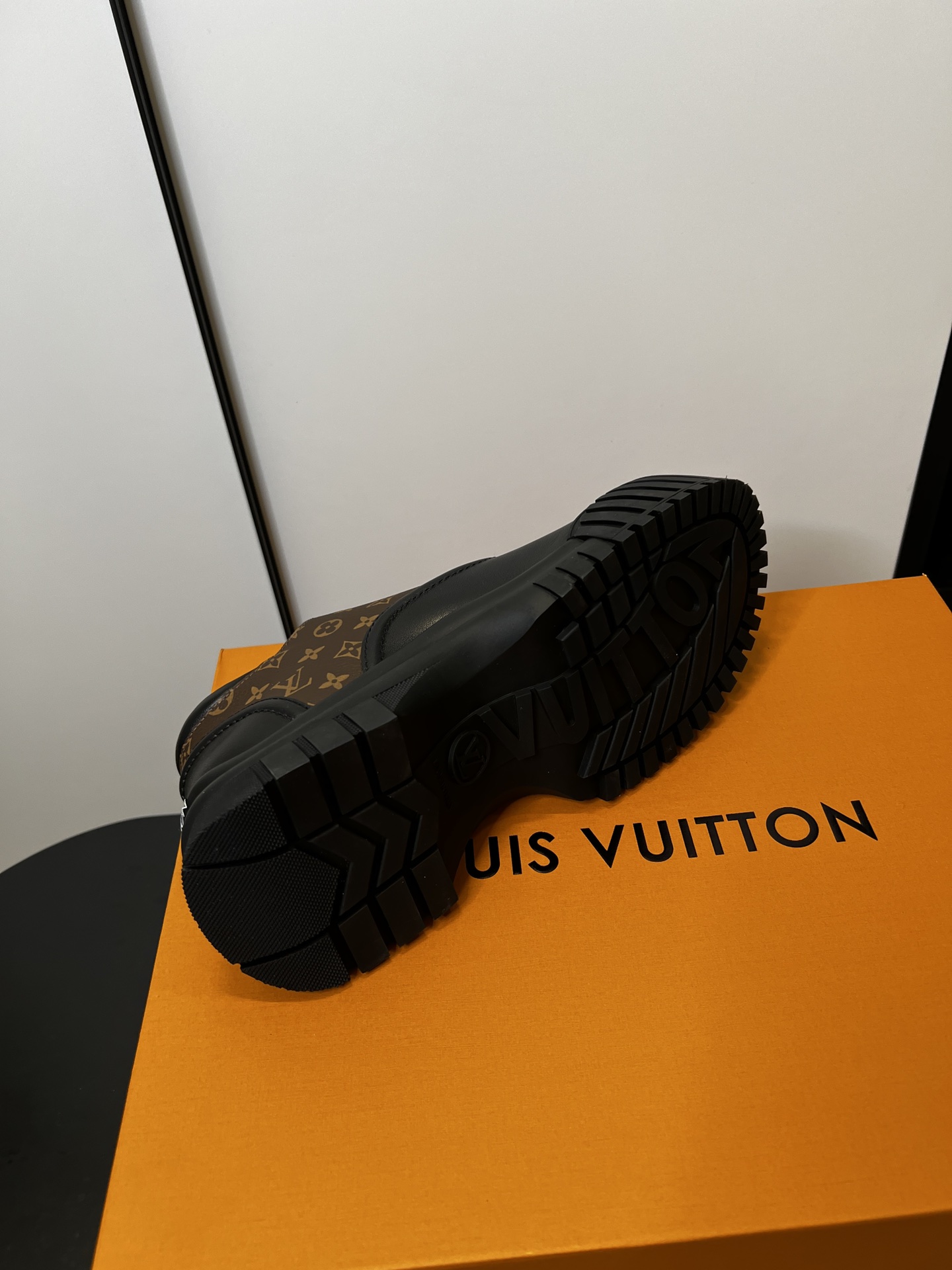 LV 一比一Monogram帆布拼接黑色厚底休閒鞋潮流時尚百搭鞋款推薦｜歐美奢侈品精品推薦