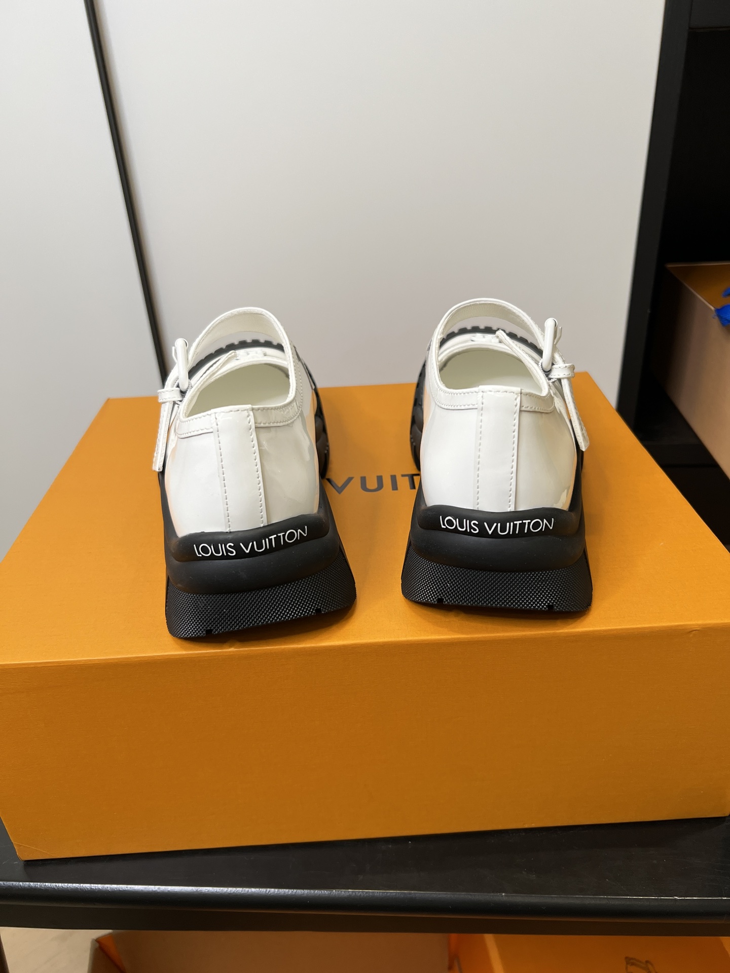 LV A貨白色厚底瑪莉珍鞋時尚女鞋韓系穿搭優雅氣質推薦｜歐美奢侈品精品推薦